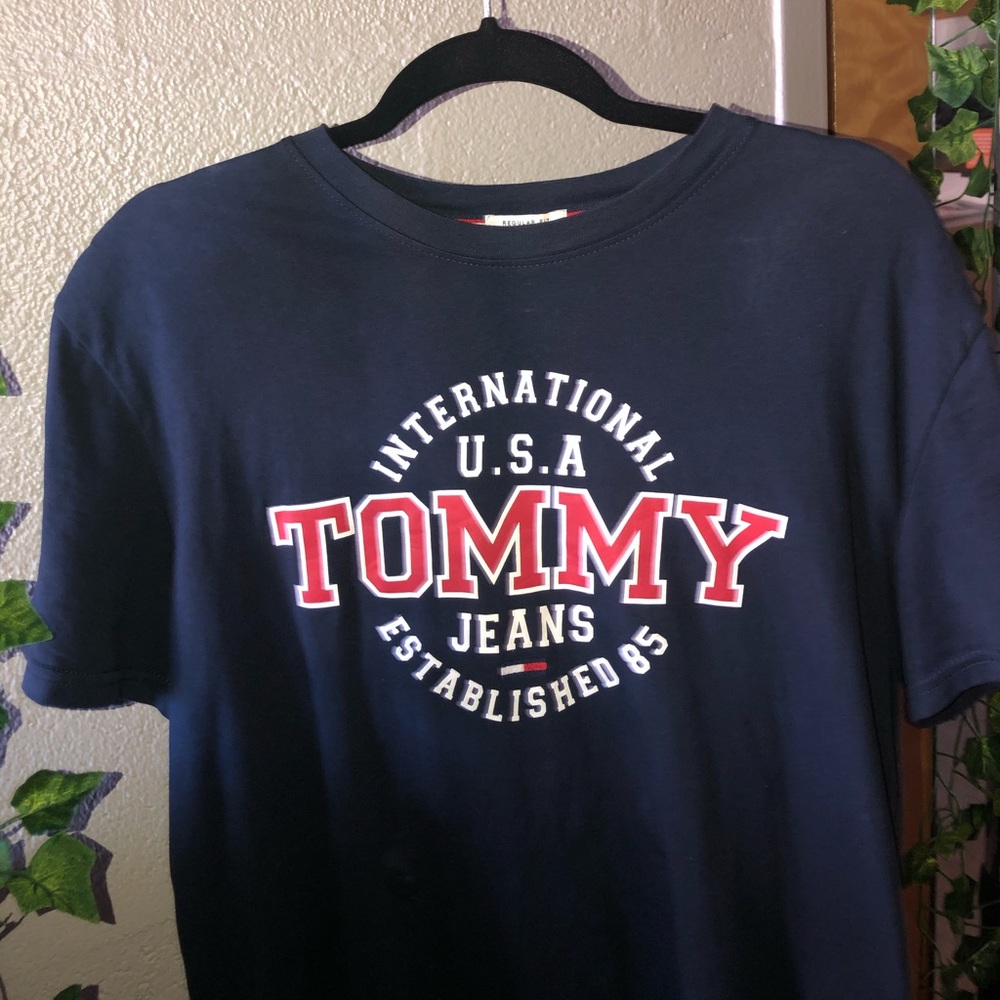 Tommy Hilfigure Top. Size M